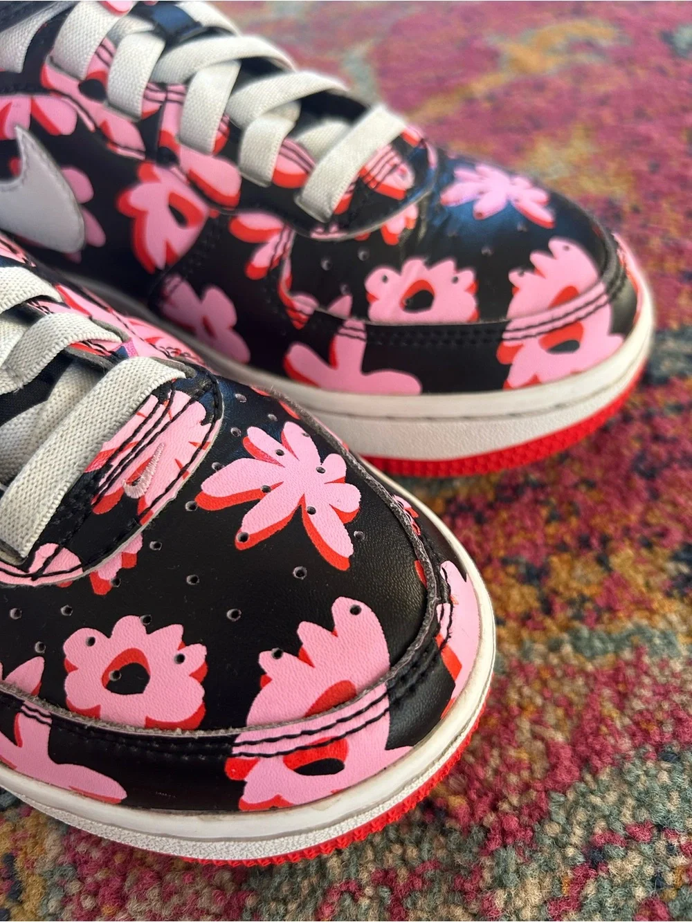 Nike | Girl’s Black/Pink Floral ‘Flower Power’ Air Force 1 Mid Top Sneakers 2Y - Picture 9 of 16